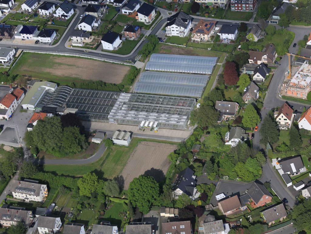 Luftaufnahme von der 22.000 Quadratmeter großen Gärtnerei Sonnenau.